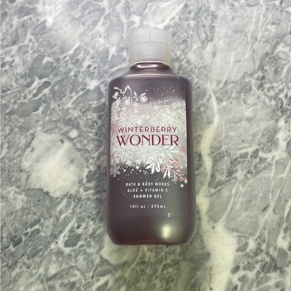 New Bath and Body Works Shower Gel‎ Winterberry Wonder